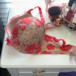 Victoria's Secret Embroidered Floral Underwire Bra in Red and Pink